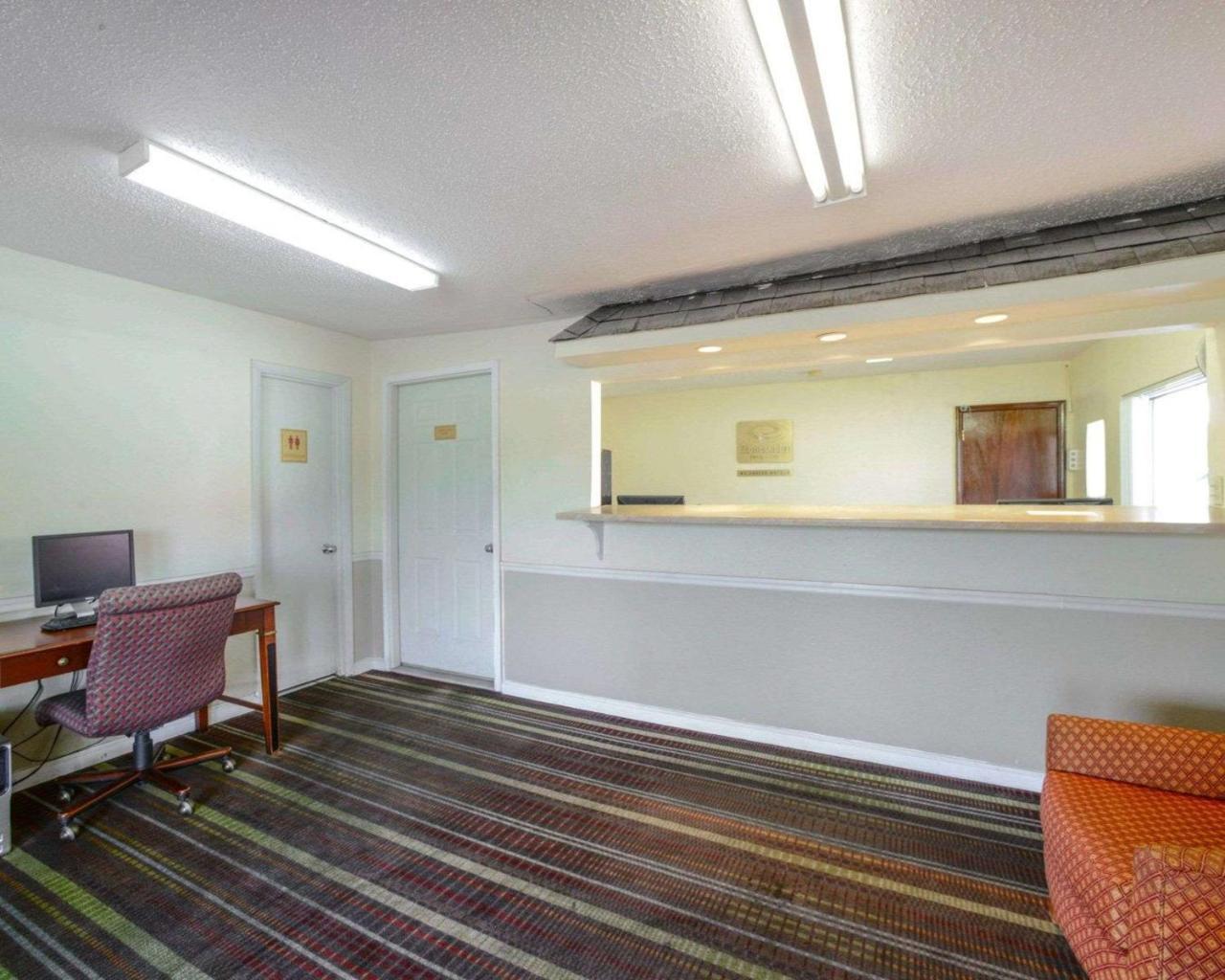 Econo Lodge Inn & Suites Carbondale Ngoại thất bức ảnh