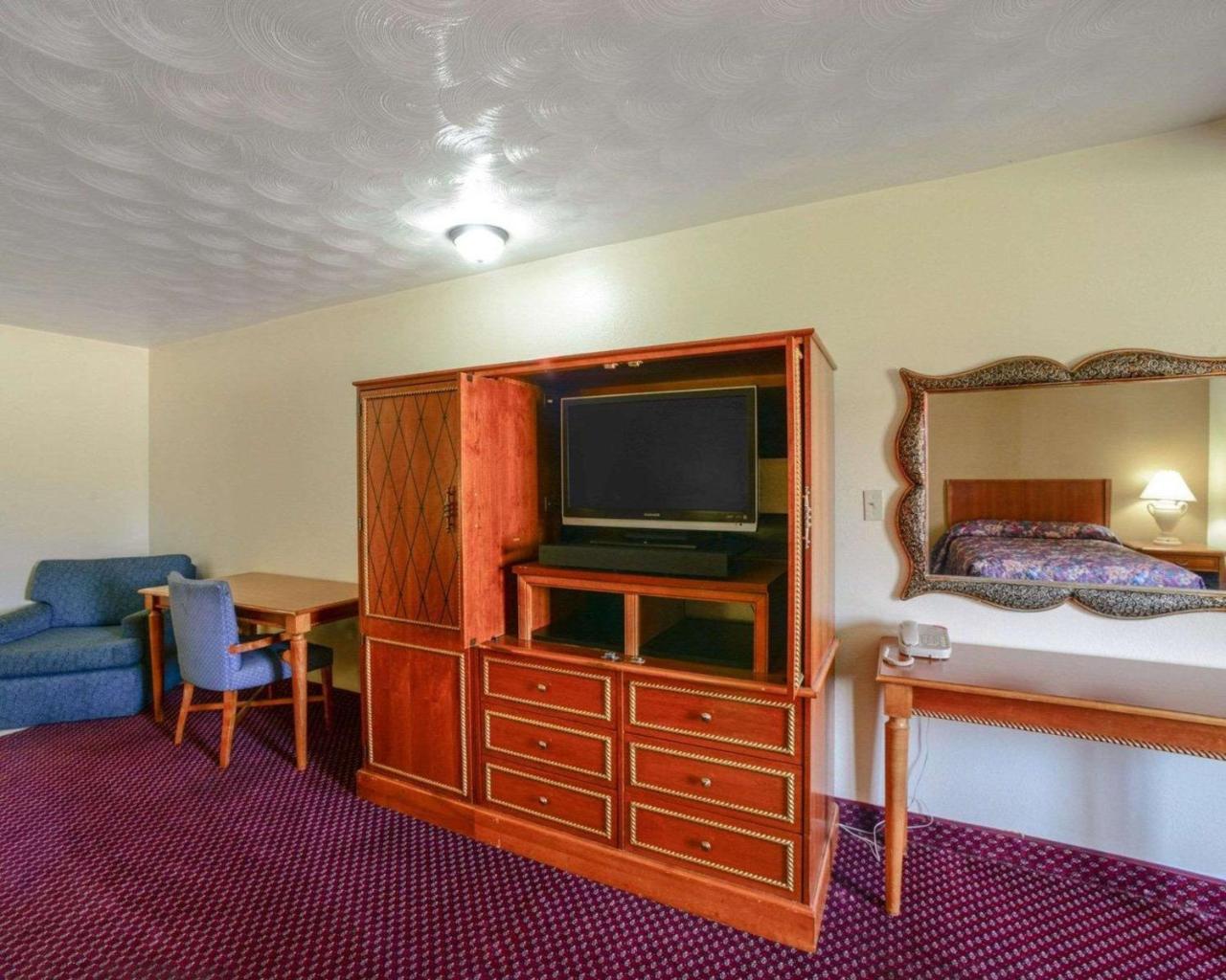 Econo Lodge Inn & Suites Carbondale Ngoại thất bức ảnh